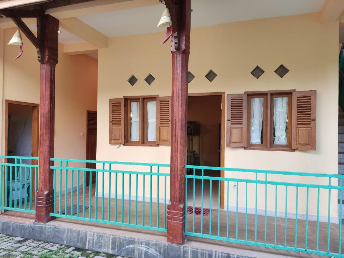 Botchan Hostel Kuta  Exterior photo